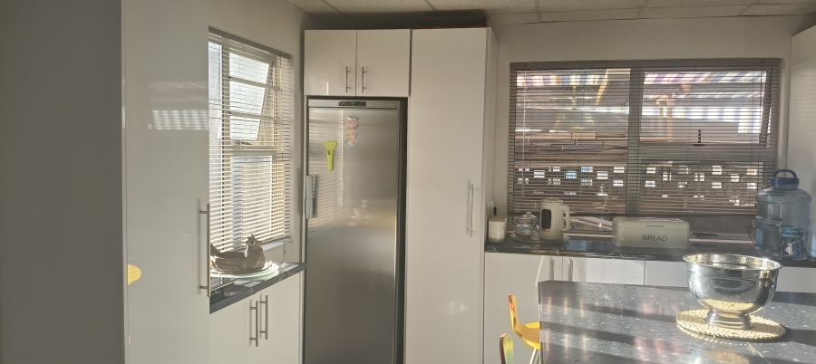 5 Bedroom Property for Sale in Ravensmead Western Cape